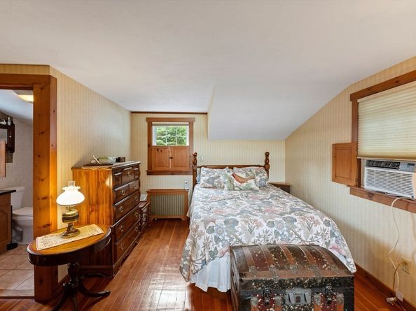 17 Moorings Way, West Brookfield MA 01585