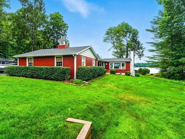 17 Moorings Way, West Brookfield MA 01585