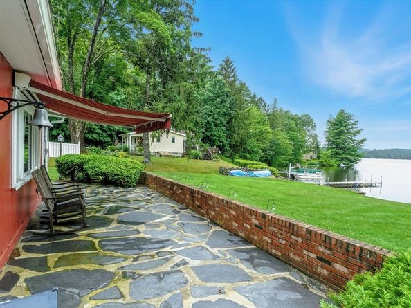 17 Moorings Way, West Brookfield MA 01585