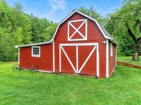 17 Moorings Way, West Brookfield MA 01585