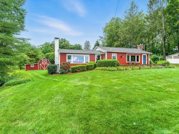 17 Moorings Way, West Brookfield MA 01585