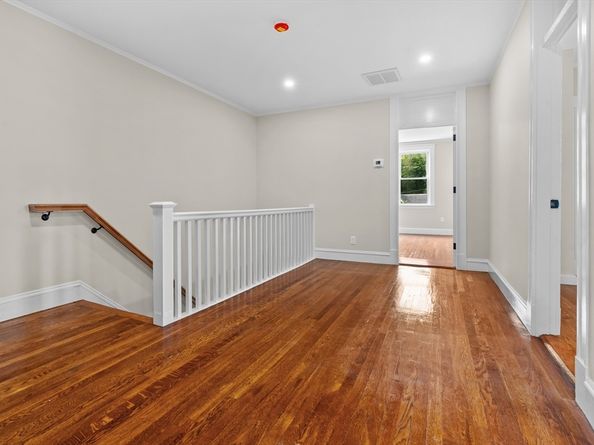 35 George St 35, Newton MA 02458