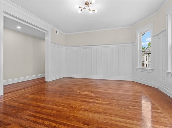 35 George St 35, Newton MA 02458