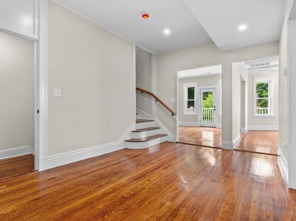 35 George St 35, Newton MA 02458