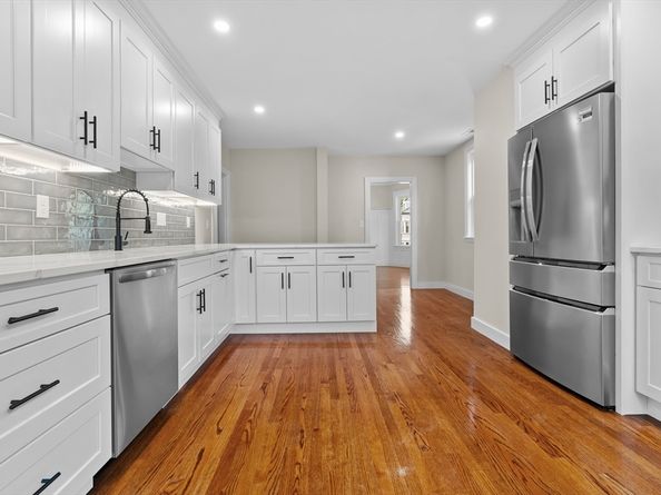35 George St 35, Newton MA 02458