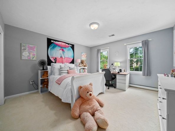 7 Hemlock St, Kingston MA 02364