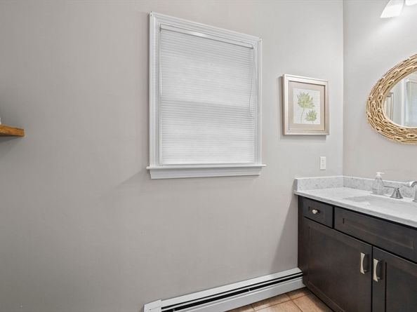 7 Hemlock St, Kingston MA 02364