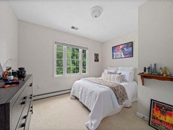 7 Hemlock St, Kingston MA 02364