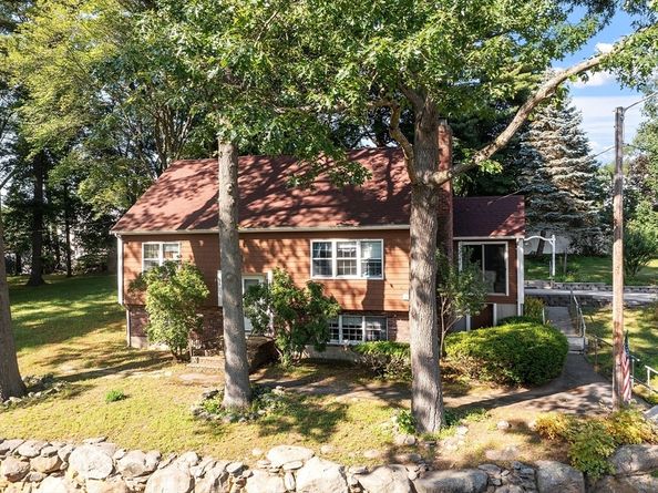 98 King St, Groveland MA 01834
