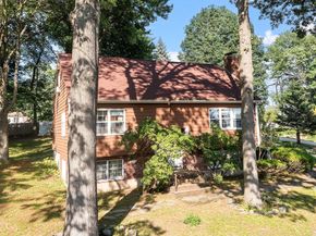 98 King St, Groveland MA 01834