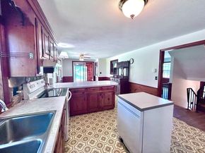 98 King St, Groveland MA 01834