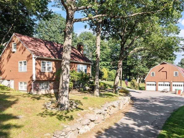 98 King St, Groveland MA 01834
