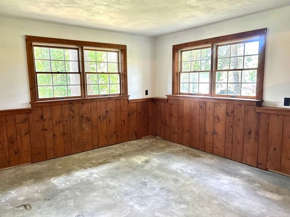 98 King St, Groveland MA 01834