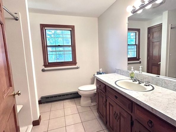 98 King St, Groveland MA 01834