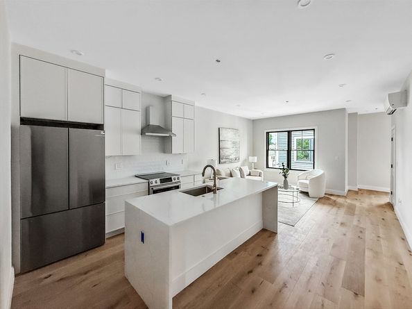 1 Marion Street PH3, Cambridge MA 02141