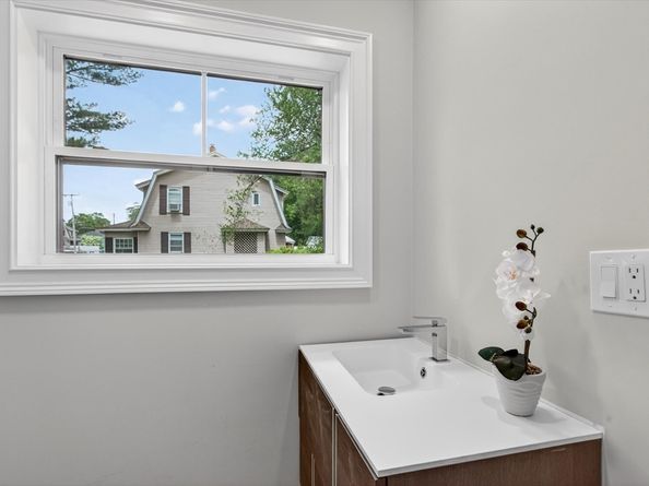 11 Mason Ave, Billerica MA 01862