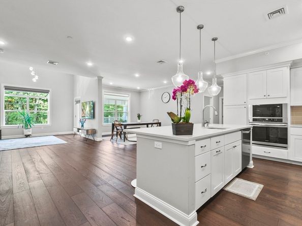 635 Old Post Road 303, Sharon MA 02067