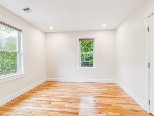 12 Garner St, Newton MA 02459