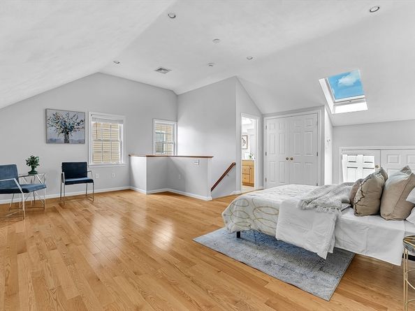 99 4th St 1, Medford MA 02155