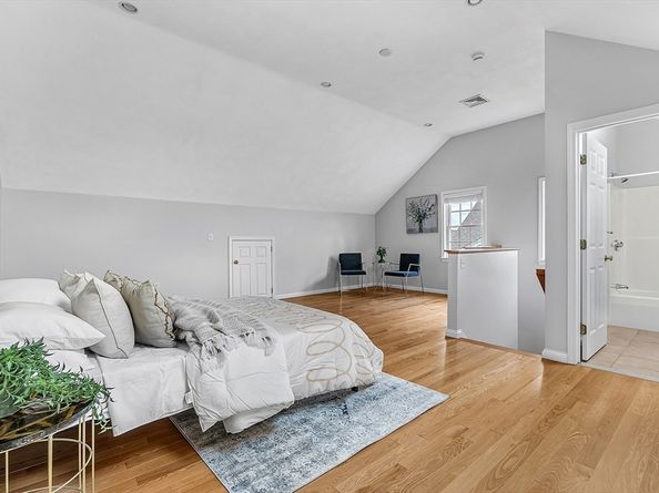 99 4th St 1, Medford MA 02155