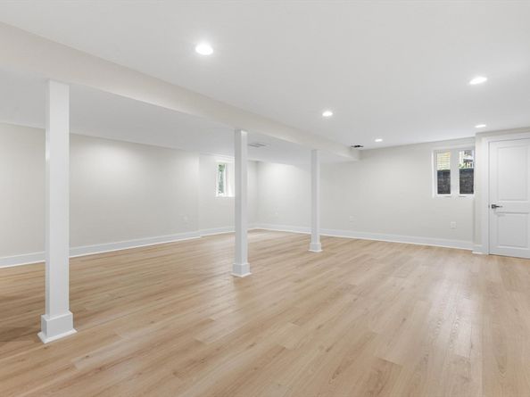 14 Corcoran Rd, Burlington MA 01803