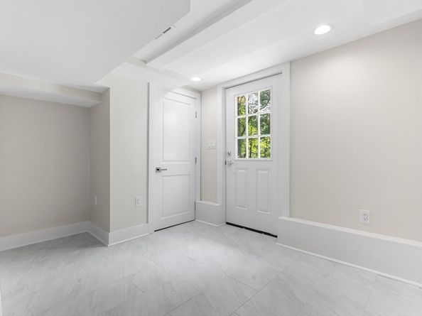 14 Corcoran Rd, Burlington MA 01803
