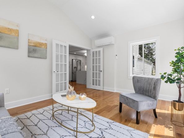 14 Corcoran Rd, Burlington MA 01803