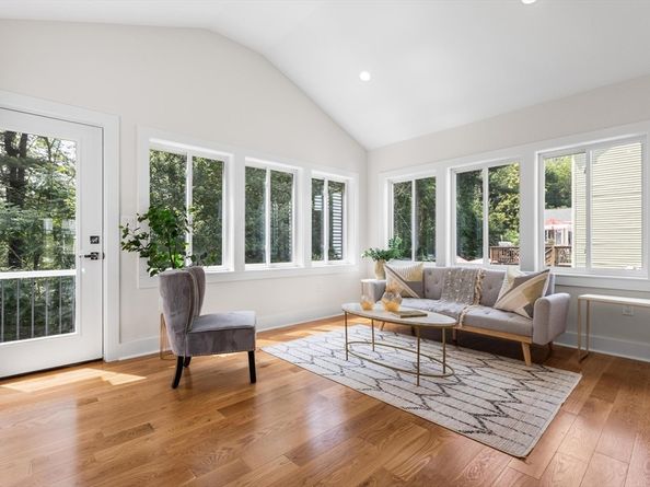 14 Corcoran Rd, Burlington MA 01803