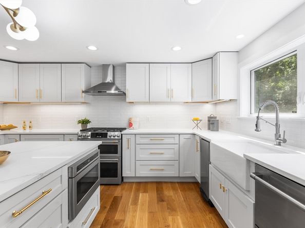 14 Corcoran Rd, Burlington MA 01803