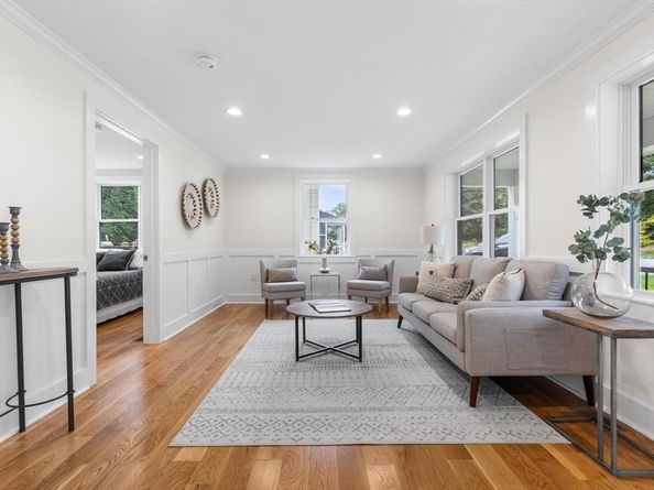 14 Corcoran Rd, Burlington MA 01803
