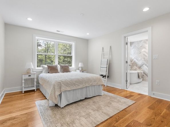 14 Corcoran Rd, Burlington MA 01803