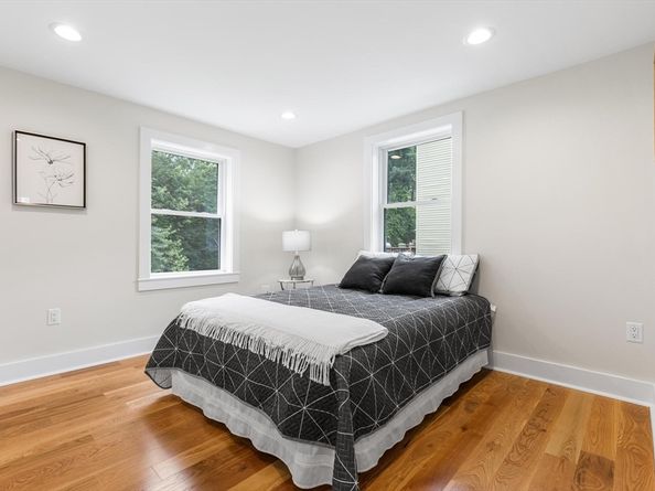 14 Corcoran Rd, Burlington MA 01803