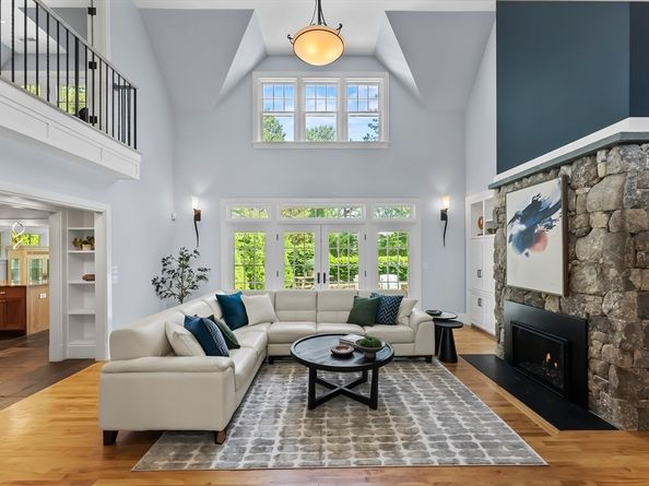 9 Stones Throw, Plymouth MA 02360
