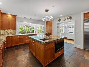 9 Stones Throw, Plymouth MA 02360