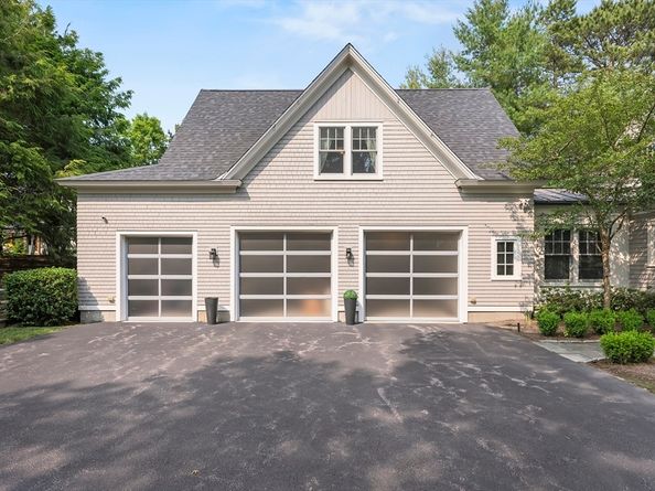 9 Stones Throw, Plymouth MA 02360