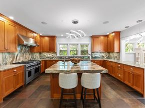 9 Stones Throw, Plymouth MA 02360