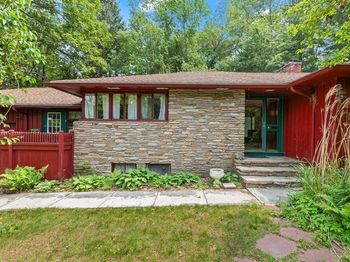 5 Woodland Dr