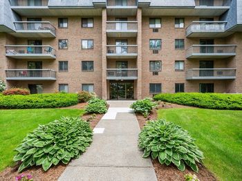 65 Commons Dr