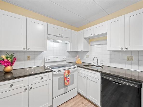 65 Commons Dr 603, Shrewsbury MA 01545