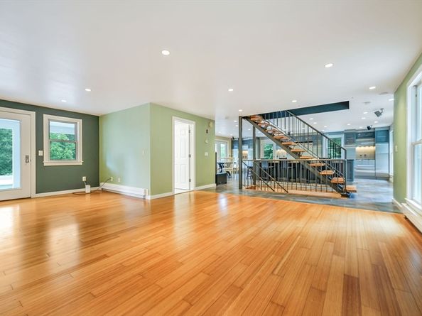20 Spring St, Plympton MA 02367