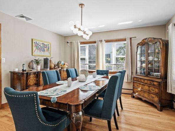 4 Chestnut St, Winchester MA 01890