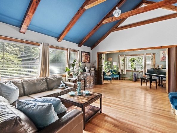 4 Chestnut St, Winchester MA 01890