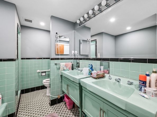 4 Chestnut St, Winchester MA 01890