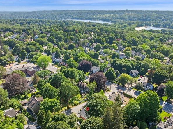 4 Chestnut St, Winchester MA 01890