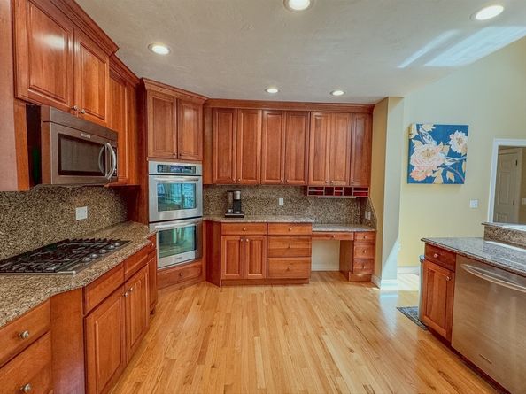 11 Schaffner Ln, Dover MA 02030
