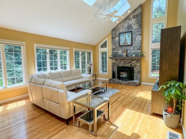 11 Schaffner Ln, Dover MA 02030