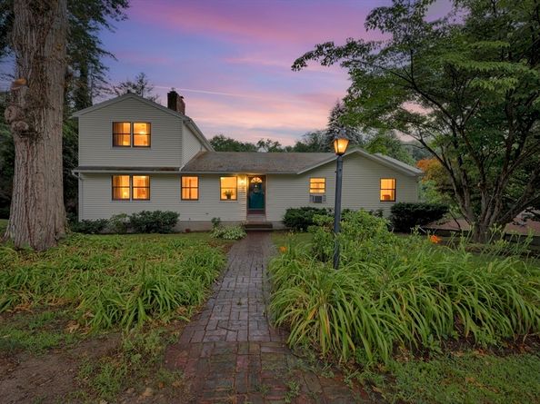 20 Brentwood Dr, Dudley MA 01571