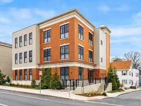 8 Leverett St 4, Brookline MA 02445