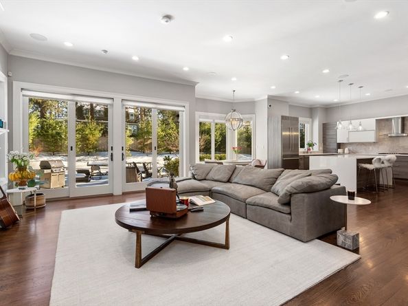 1580 Beacon St, Newton MA 02468