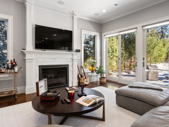 1580 Beacon St, Newton MA 02468